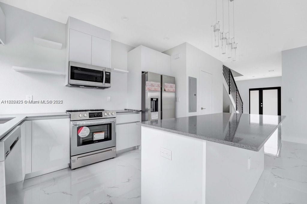 For Sale: $645,900 (4 beds, 3 baths, 1847 Square Feet)