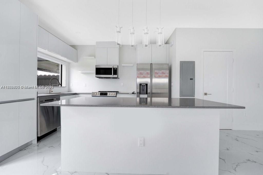 For Sale: $645,900 (4 beds, 3 baths, 1847 Square Feet)