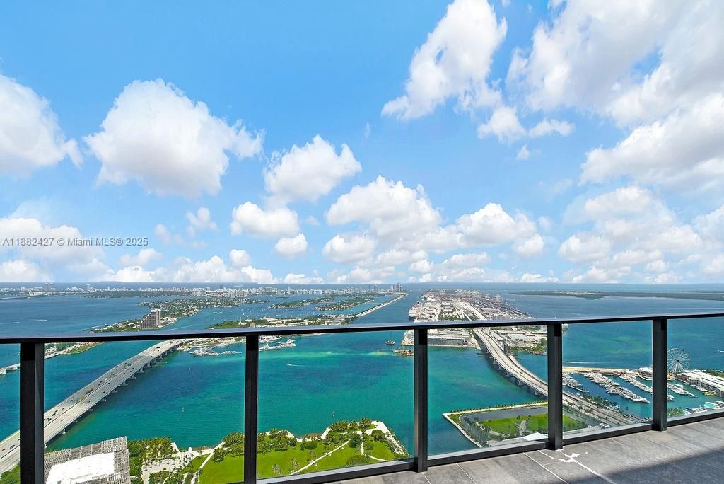 В аренду: $37,000 (4 спален, 5 ванн, 4600 Квадратных фут)