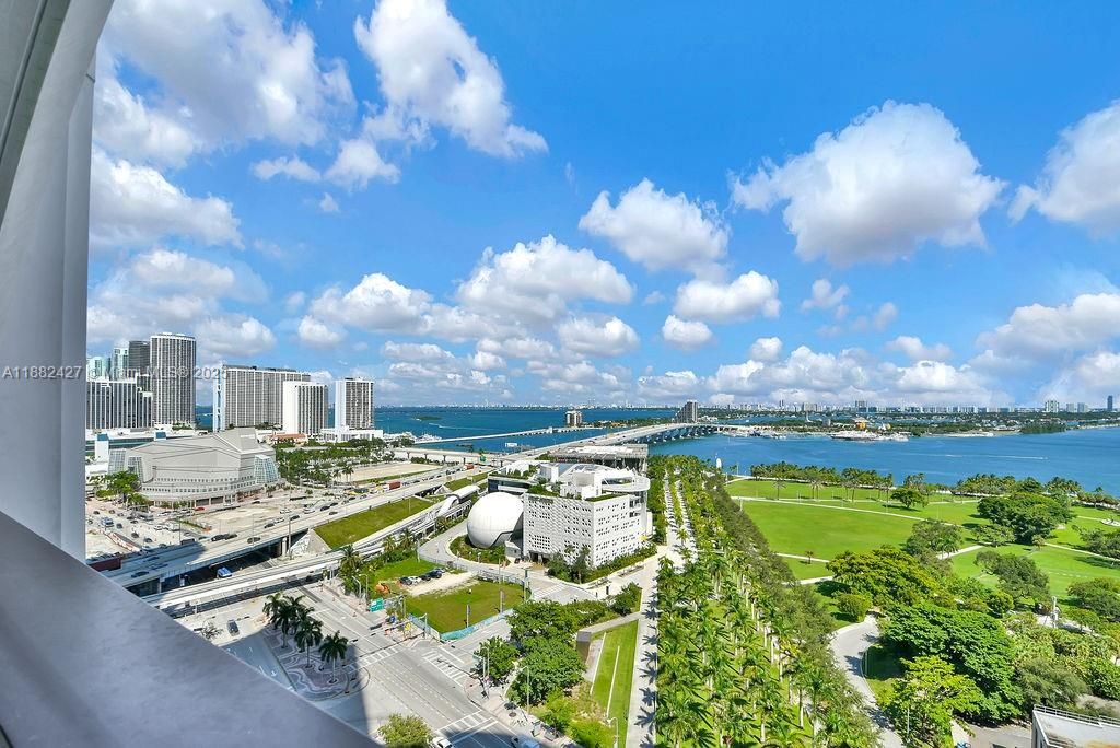 В аренду: $37,000 (4 спален, 5 ванн, 4600 Квадратных фут)