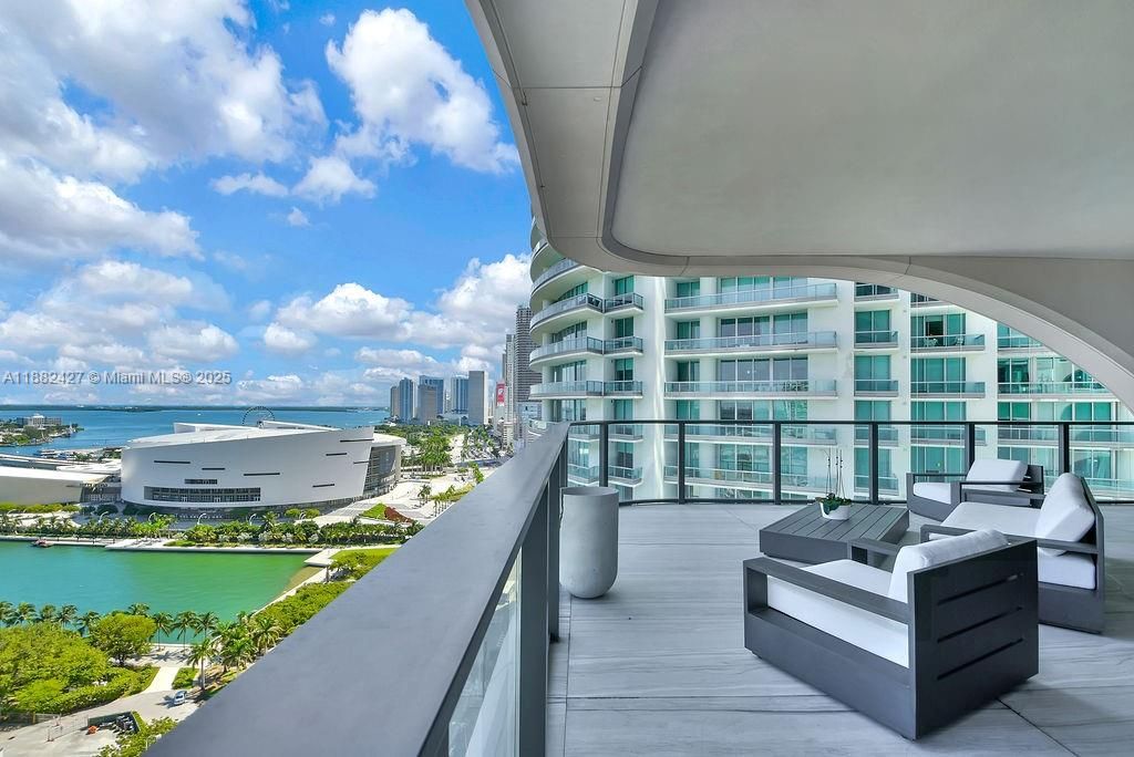 В аренду: $37,000 (4 спален, 5 ванн, 4600 Квадратных фут)