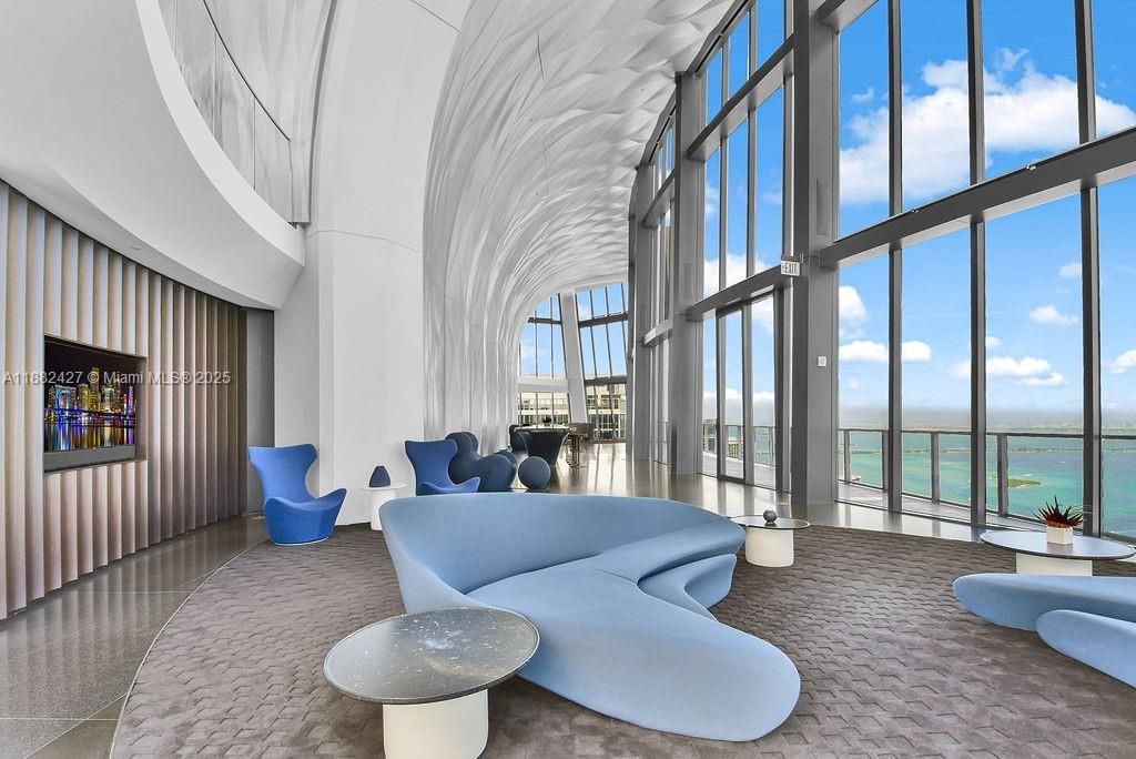 В аренду: $37,000 (4 спален, 5 ванн, 4600 Квадратных фут)