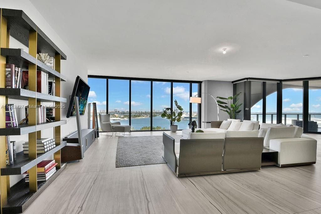 В аренду: $37,000 (4 спален, 5 ванн, 4600 Квадратных фут)