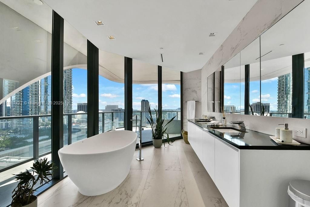 В аренду: $37,000 (4 спален, 5 ванн, 4600 Квадратных фут)