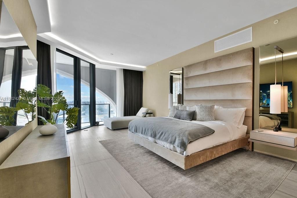 В аренду: $37,000 (4 спален, 5 ванн, 4600 Квадратных фут)