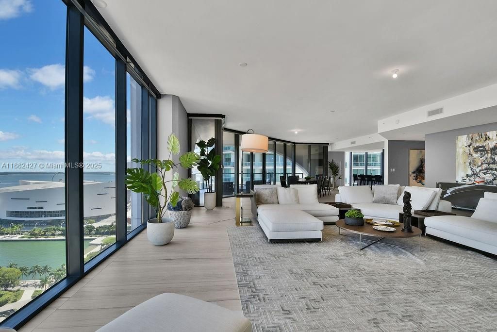 В аренду: $37,000 (4 спален, 5 ванн, 4600 Квадратных фут)