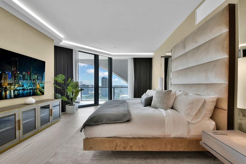 В аренду: $37,000 (4 спален, 5 ванн, 4600 Квадратных фут)