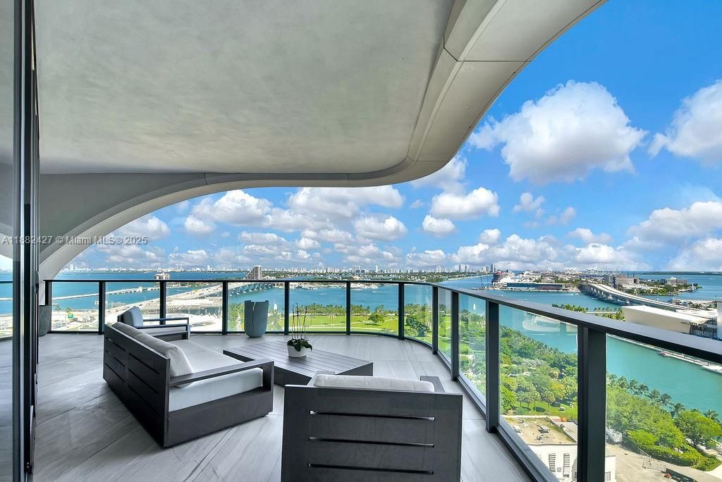 В аренду: $37,000 (4 спален, 5 ванн, 4600 Квадратных фут)