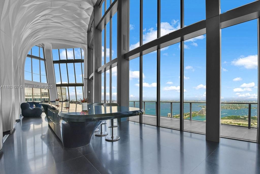 В аренду: $37,000 (4 спален, 5 ванн, 4600 Квадратных фут)