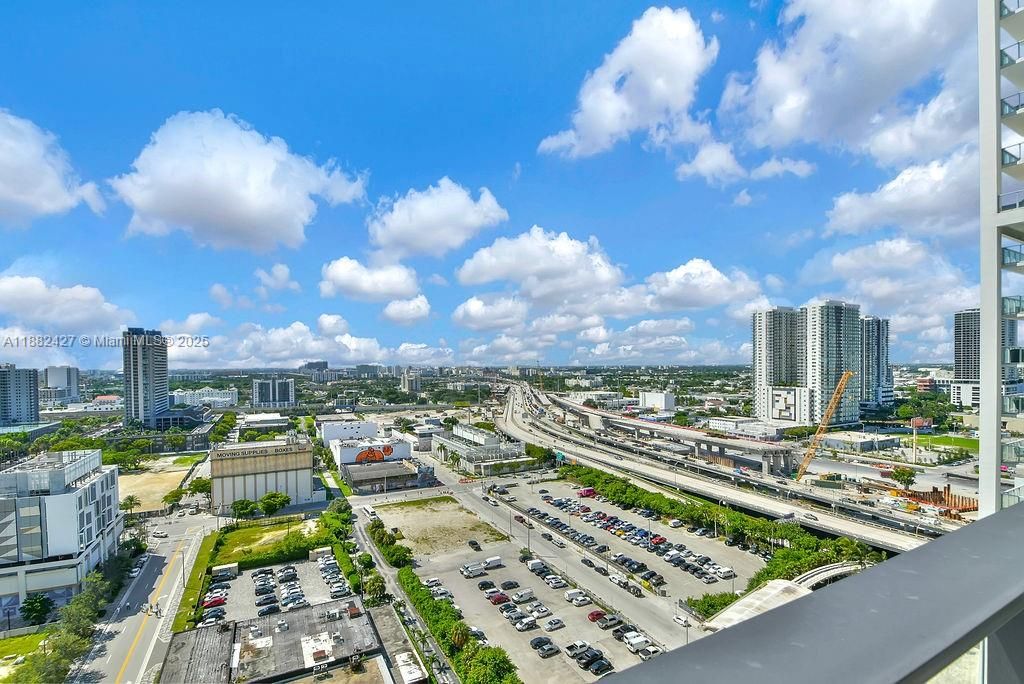 В аренду: $37,000 (4 спален, 5 ванн, 4600 Квадратных фут)