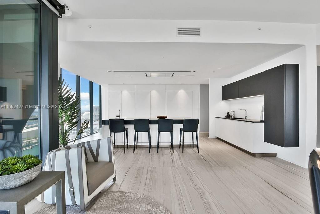 В аренду: $37,000 (4 спален, 5 ванн, 4600 Квадратных фут)