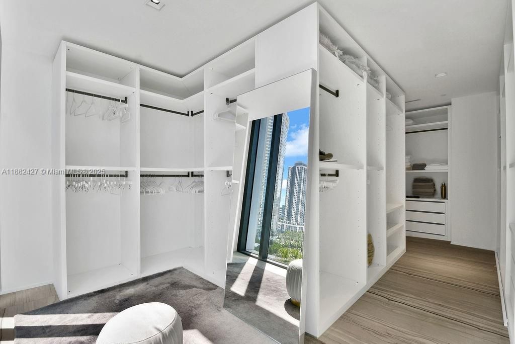 В аренду: $37,000 (4 спален, 5 ванн, 4600 Квадратных фут)