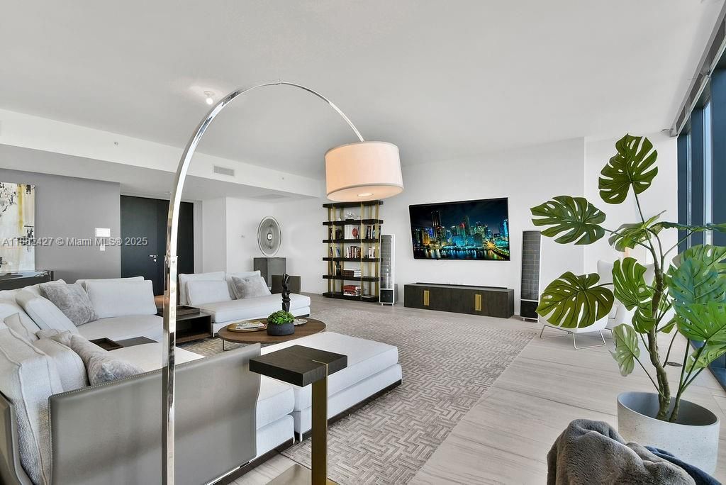 В аренду: $37,000 (4 спален, 5 ванн, 4600 Квадратных фут)