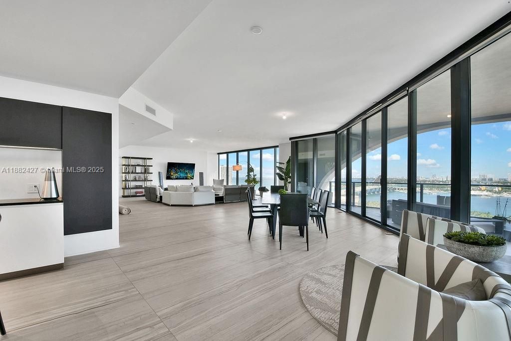 В аренду: $37,000 (4 спален, 5 ванн, 4600 Квадратных фут)