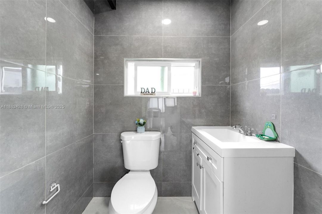 For Sale: $574,900 (3 beds, 2 baths, 1492 Square Feet)