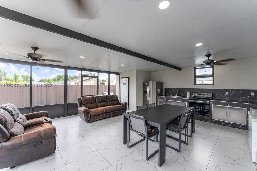 For Sale: $574,900 (3 beds, 2 baths, 1492 Square Feet)