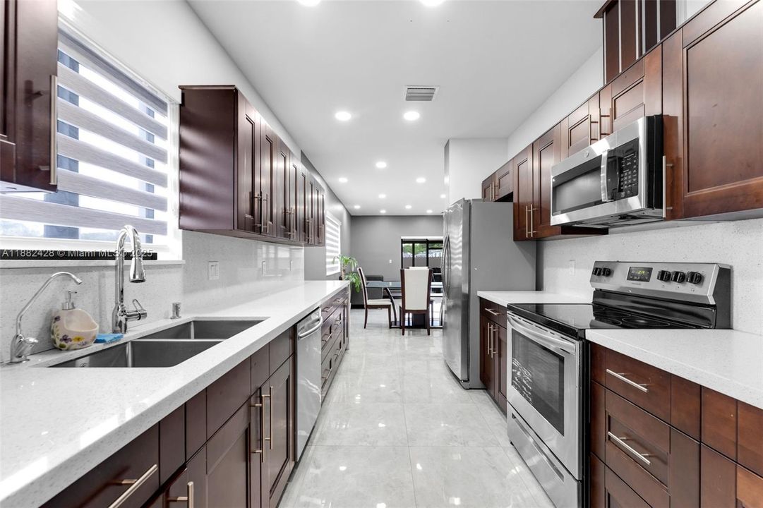 For Sale: $574,900 (3 beds, 2 baths, 1492 Square Feet)