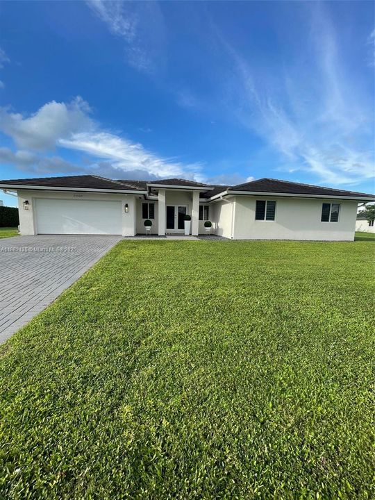 For Sale: $915,000 (5 beds, 3 baths, 2255 Square Feet)