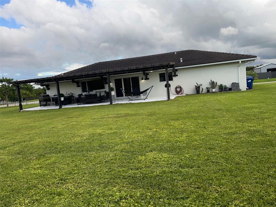 For Sale: $915,000 (5 beds, 3 baths, 2255 Square Feet)