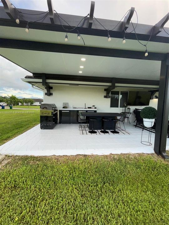 For Sale: $915,000 (5 beds, 3 baths, 2255 Square Feet)