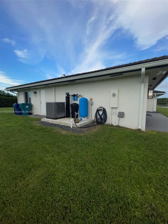 For Sale: $915,000 (5 beds, 3 baths, 2255 Square Feet)