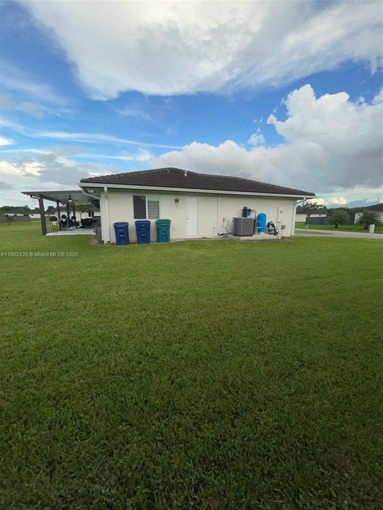 For Sale: $915,000 (5 beds, 3 baths, 2255 Square Feet)