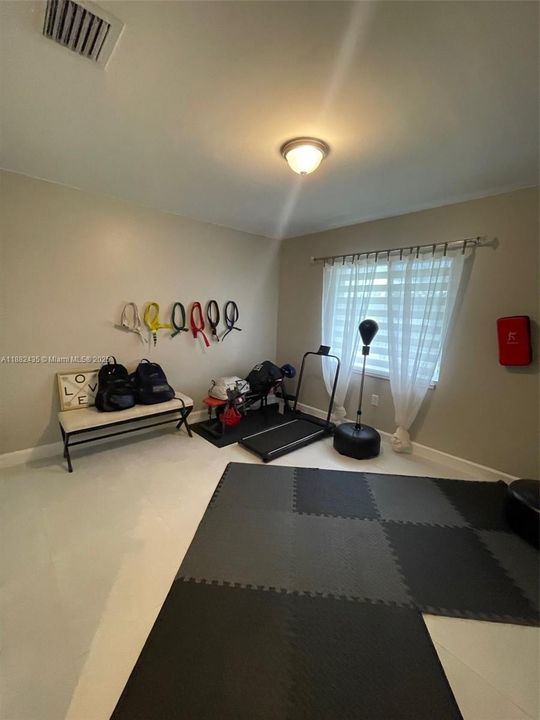 For Sale: $915,000 (5 beds, 3 baths, 2255 Square Feet)