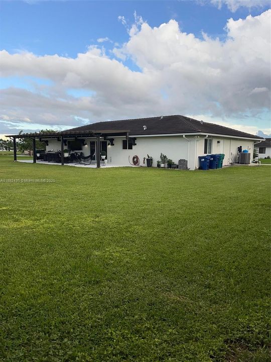 For Sale: $915,000 (5 beds, 3 baths, 2255 Square Feet)