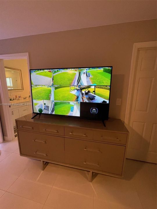 For Sale: $915,000 (5 beds, 3 baths, 2255 Square Feet)