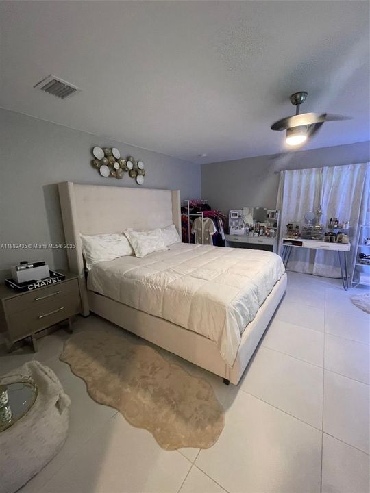 For Sale: $915,000 (5 beds, 3 baths, 2255 Square Feet)