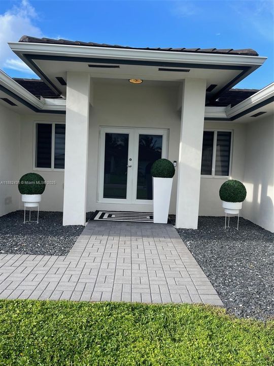 For Sale: $915,000 (5 beds, 3 baths, 2255 Square Feet)