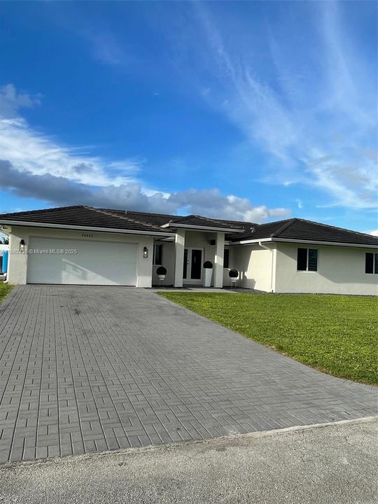 For Sale: $915,000 (5 beds, 3 baths, 2255 Square Feet)