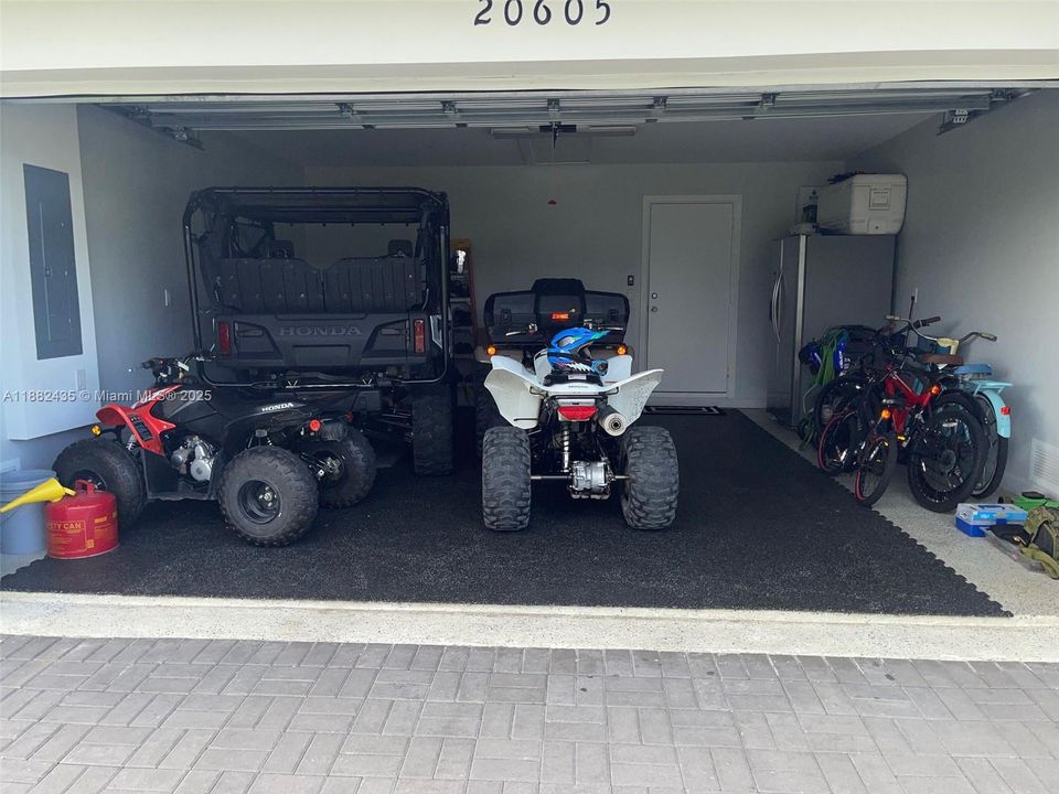 For Sale: $915,000 (5 beds, 3 baths, 2255 Square Feet)