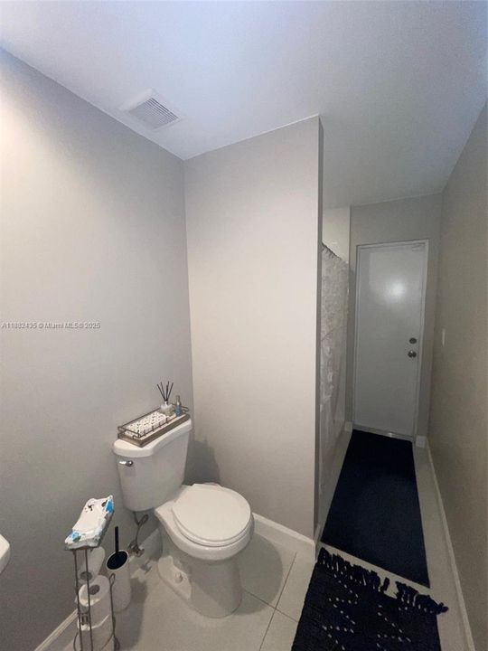 For Sale: $915,000 (5 beds, 3 baths, 2255 Square Feet)