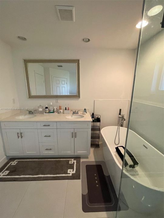 For Sale: $915,000 (5 beds, 3 baths, 2255 Square Feet)