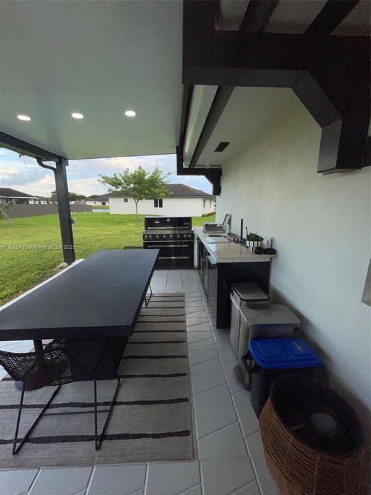 For Sale: $915,000 (5 beds, 3 baths, 2255 Square Feet)