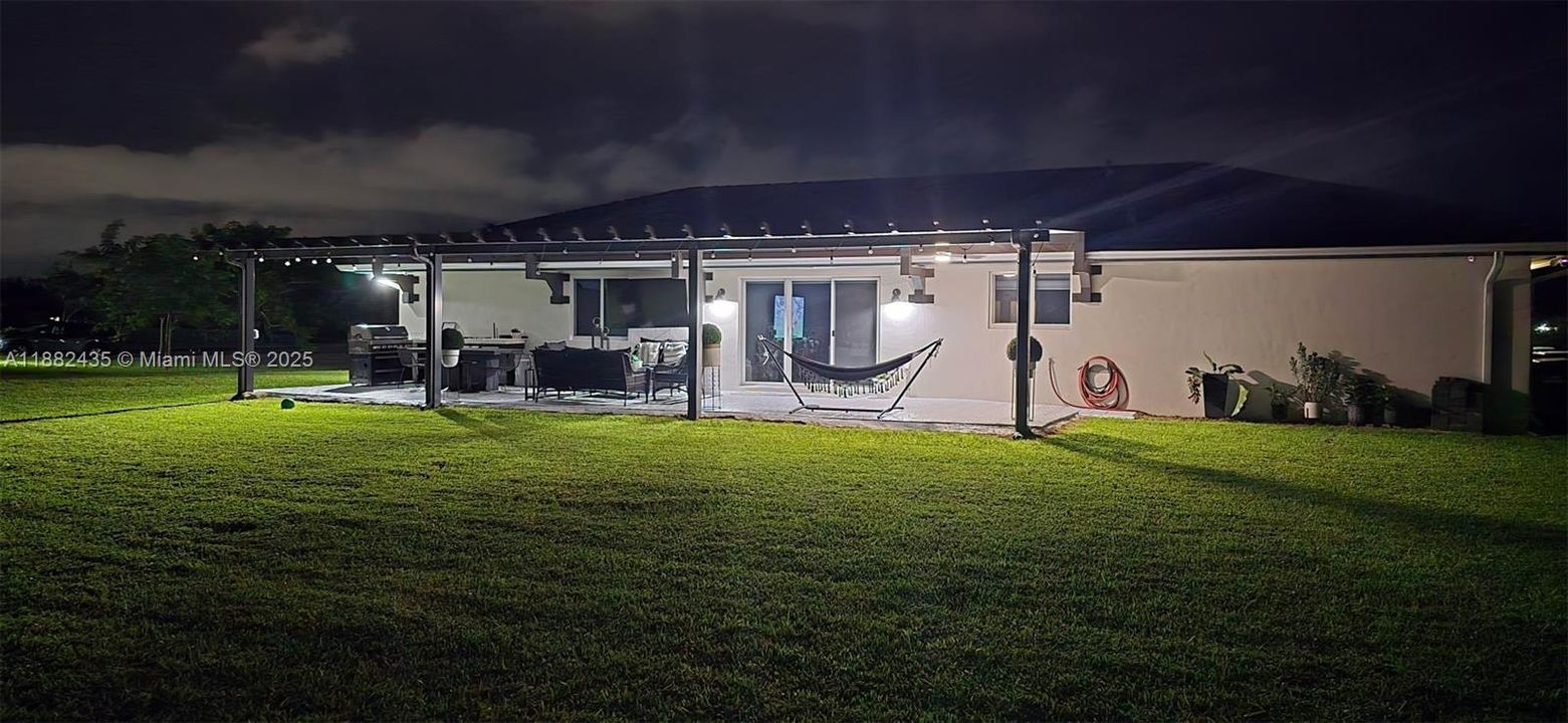 For Sale: $915,000 (5 beds, 3 baths, 2255 Square Feet)