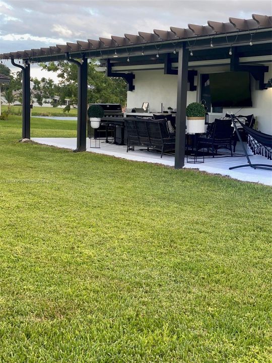 For Sale: $915,000 (5 beds, 3 baths, 2255 Square Feet)