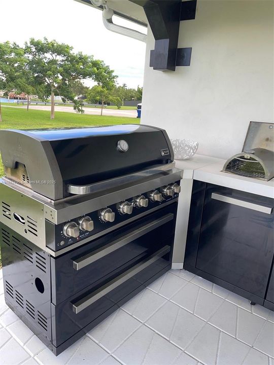 For Sale: $915,000 (5 beds, 3 baths, 2255 Square Feet)