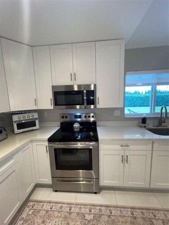 For Sale: $915,000 (5 beds, 3 baths, 2255 Square Feet)