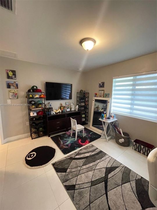 For Sale: $915,000 (5 beds, 3 baths, 2255 Square Feet)