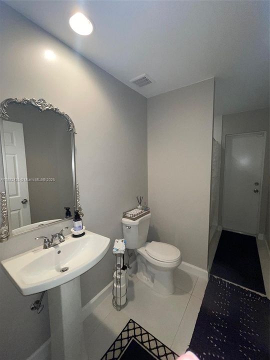 For Sale: $915,000 (5 beds, 3 baths, 2255 Square Feet)