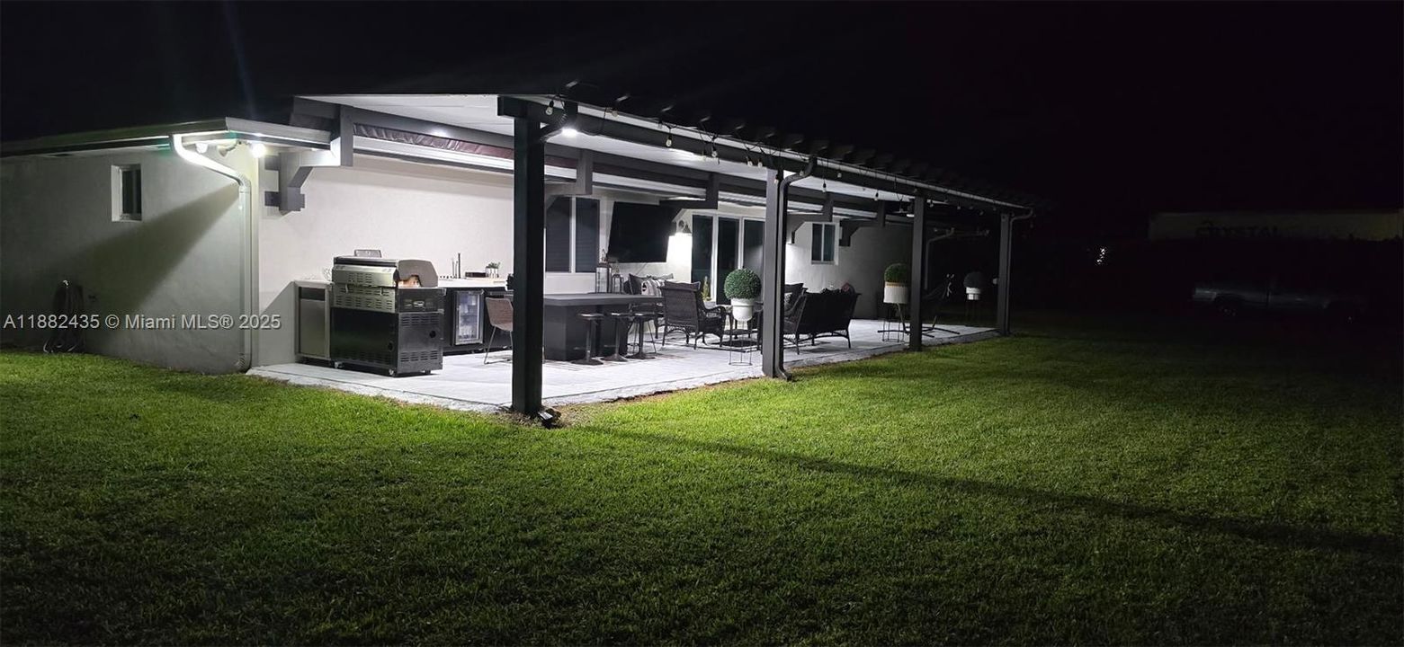 For Sale: $915,000 (5 beds, 3 baths, 2255 Square Feet)