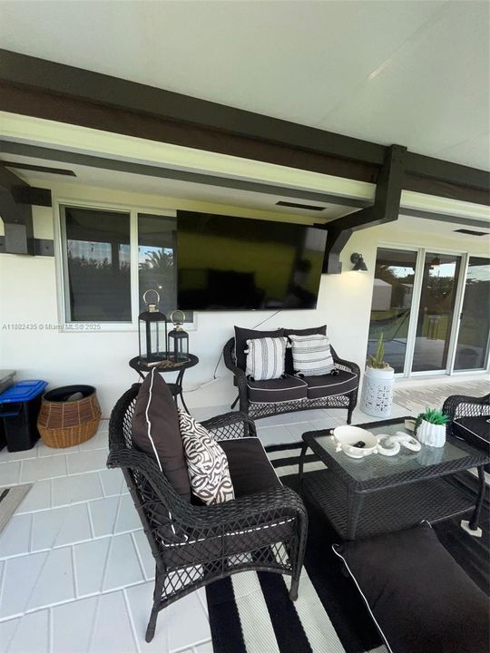 For Sale: $915,000 (5 beds, 3 baths, 2255 Square Feet)