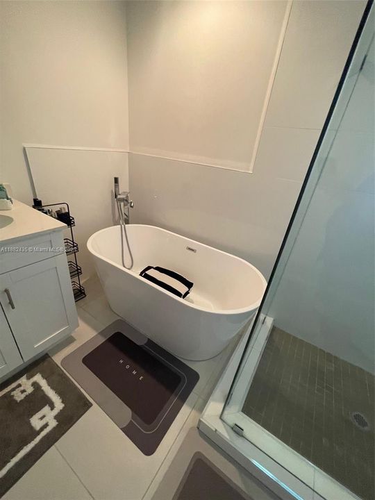 For Sale: $915,000 (5 beds, 3 baths, 2255 Square Feet)