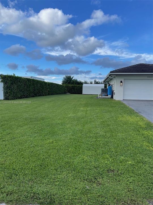 For Sale: $915,000 (5 beds, 3 baths, 2255 Square Feet)