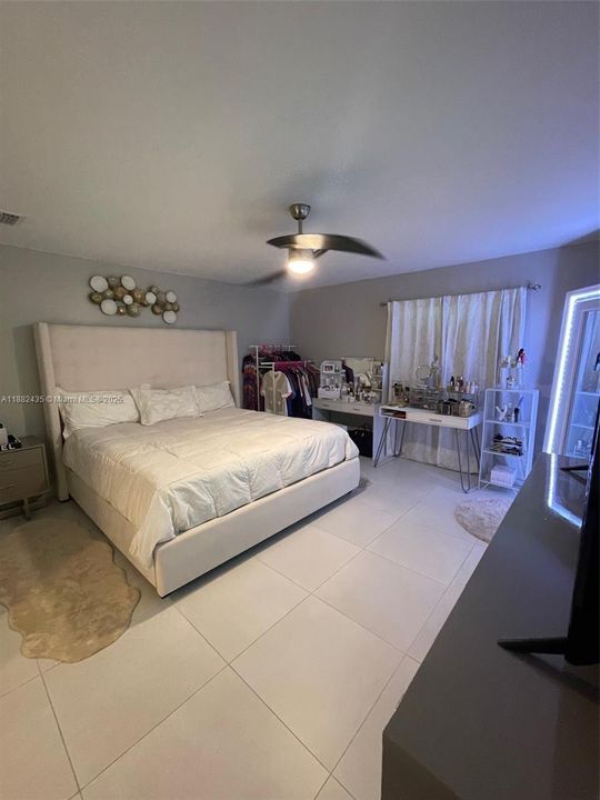 For Sale: $915,000 (5 beds, 3 baths, 2255 Square Feet)