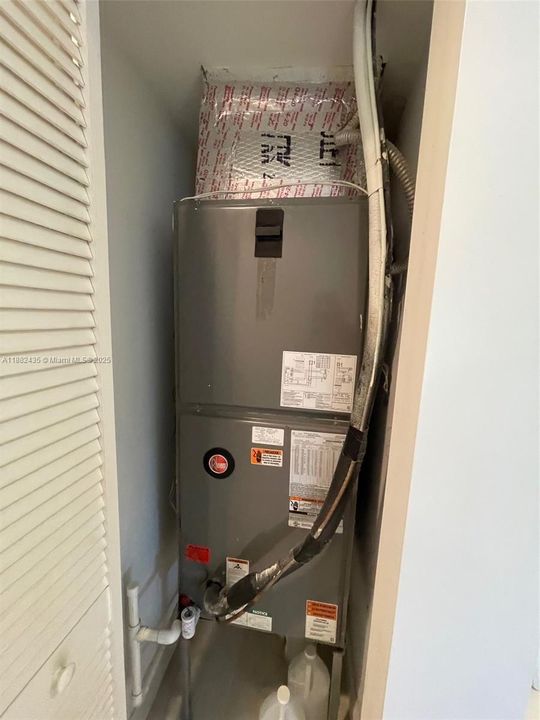 For Sale: $915,000 (5 beds, 3 baths, 2255 Square Feet)