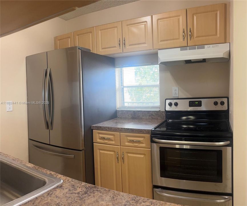 Recientemente alquilado: $1,950 (2 camas, 1 baños, 832 Pies cuadrados)