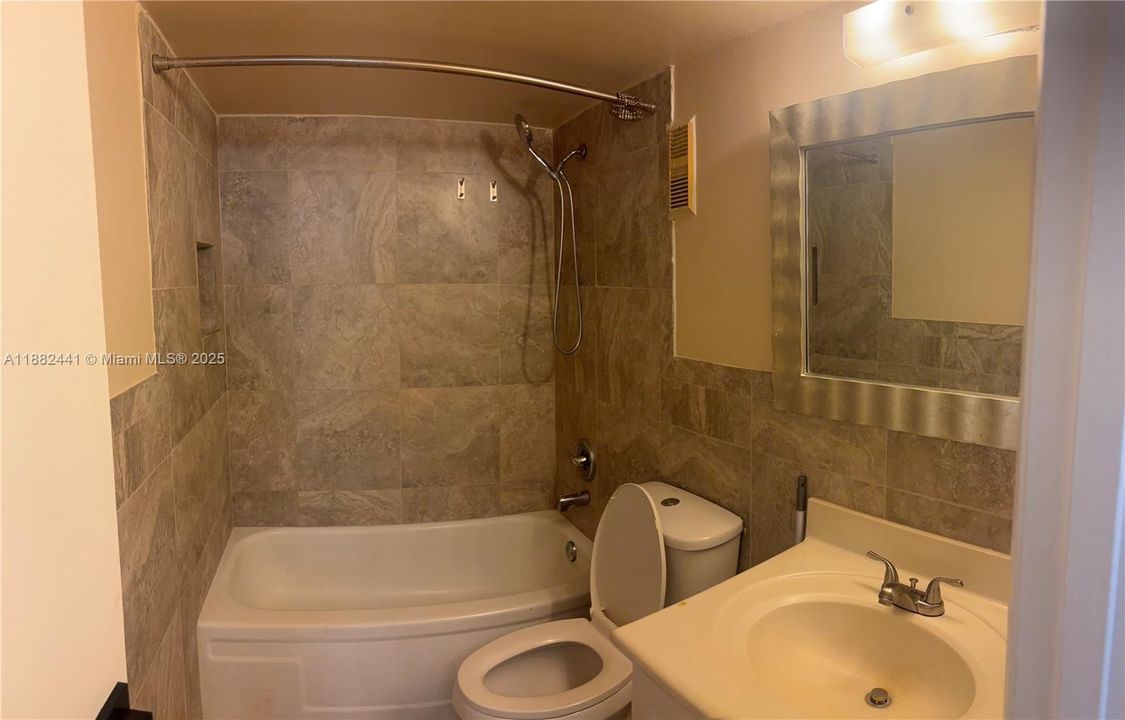 Recientemente alquilado: $1,950 (2 camas, 1 baños, 832 Pies cuadrados)